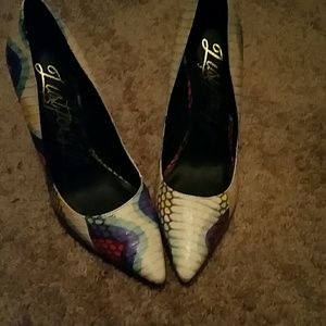 Multicolor snakeskin pumps