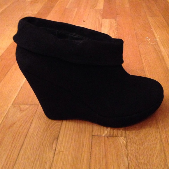 La Victoire Black Suede Wedge Booties 11 - Picture 2 of 4