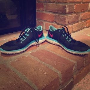 Black & Teal Nike Fitsoul Running Shoes
