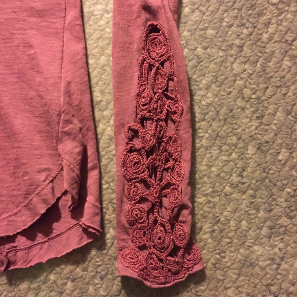 Free people top with detailed sleeves - Picture 2 of 4