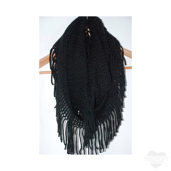 Infinity fringe scarf