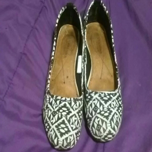 Black and white flats