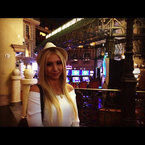 Meet your posher, October 💕 - Picture 3 of 4