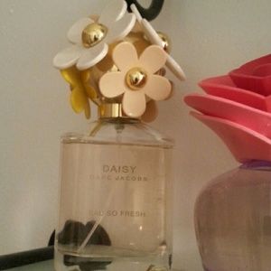 **FOR @ZAYRAM Marc Jacobs daisy perfume. Brand new