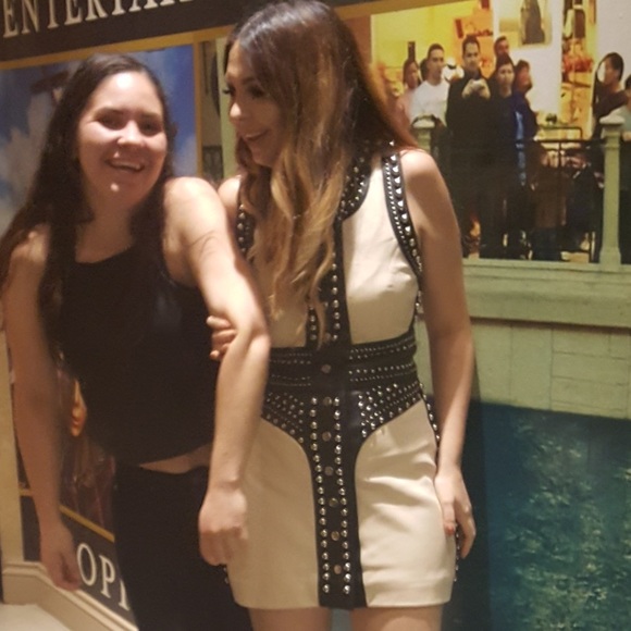 Meet your Posher, Hilda - Picture 2 of 2