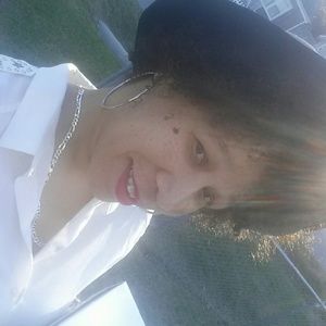 Meet your Posher, Alicia