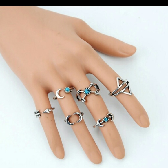 Jewelry - Bono chic 6 pcs ring set.