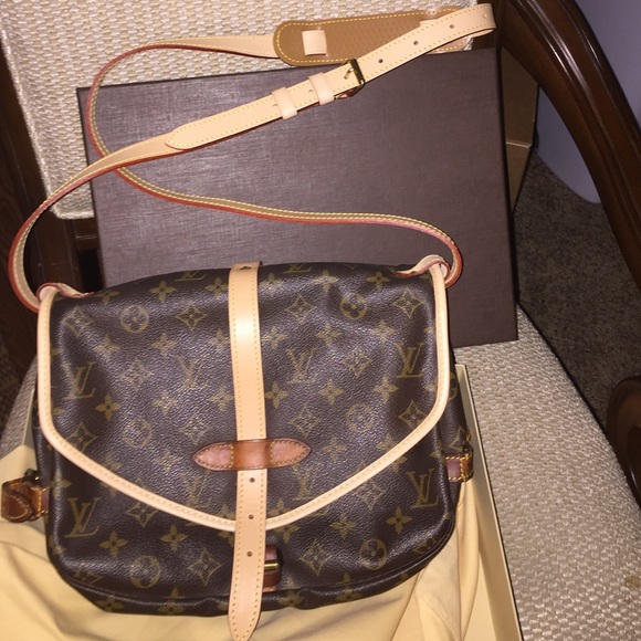 Louis Vuitton Handbags - €HP 8/8/1 Auth Louis Vuitton...Refurb
