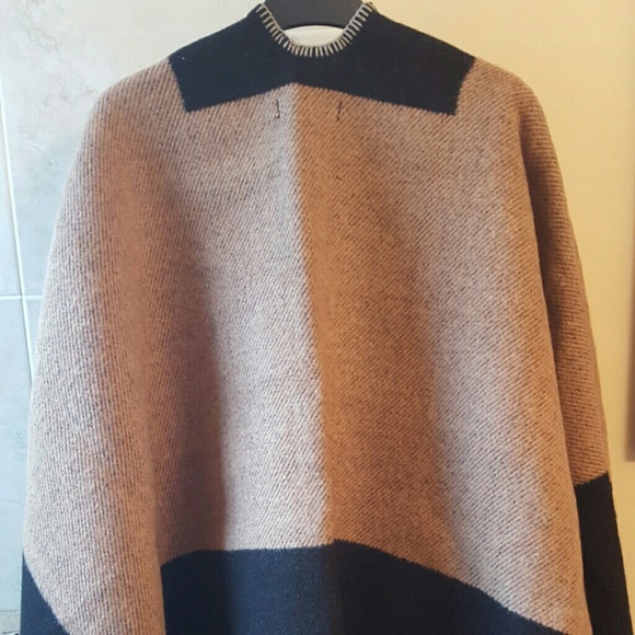 ***SOLD*** Burberry prorsum mega cape - Picture 3 of 4