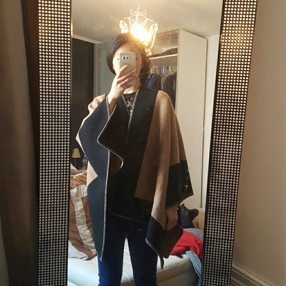 ***SOLD*** Burberry prorsum mega cape - Picture 4 of 4