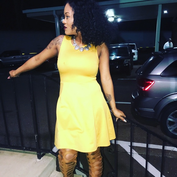 Meet your Posher, Gaby - Picture 2 of 3