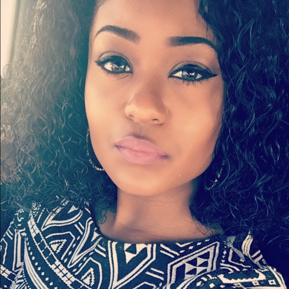 Meet your Posher, Gaby - Picture 3 of 3