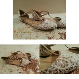 Lauren Conrad Size 9 Crochet Lace Flats
