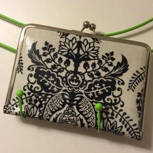 Clasp wallet