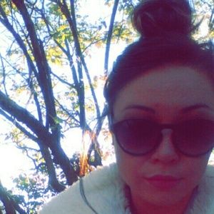 Meet your Posher, Elyse