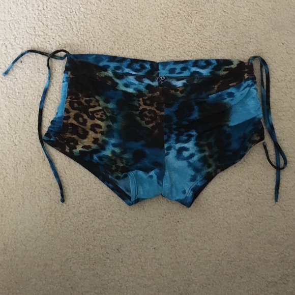 SOLD Onzie short booty shorts Nike