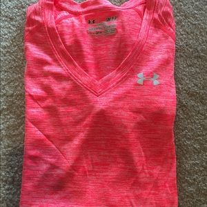 Short sleeve under armour tee shirt