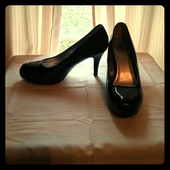 Shiny black heels!