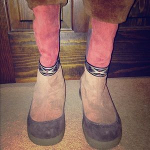 Genuine shearling boots. BRAND NEW!