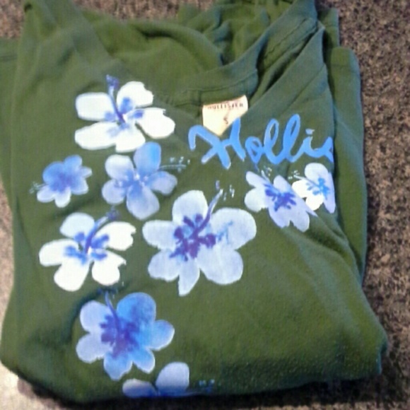 Hollister Floral V-Neck Tee