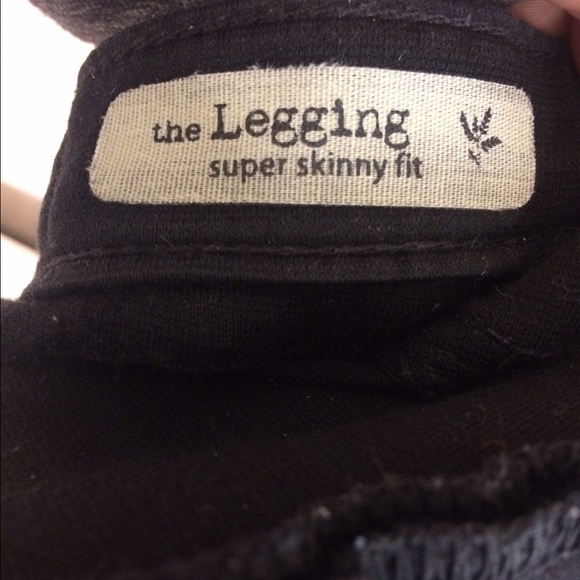 SOLD!! AG Black Ponte Leggings 28 - Picture 2 of 4