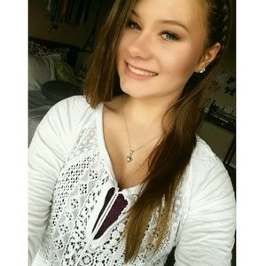 Meet your Posher, Alyssa