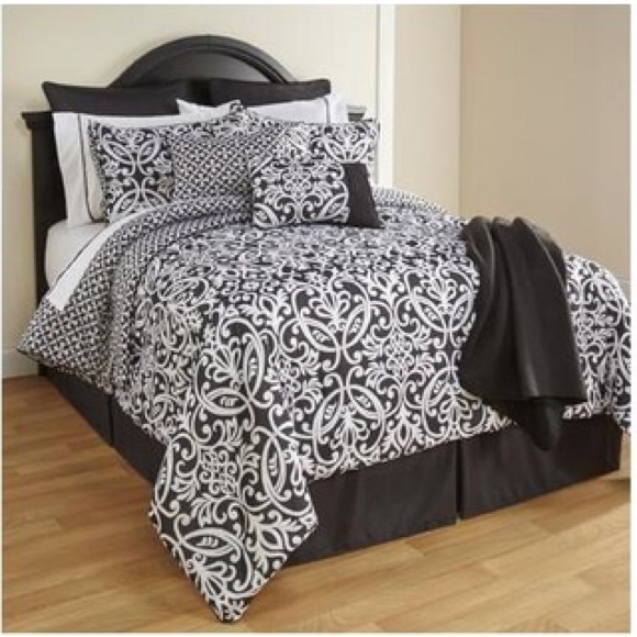 Brand new 16 piece Queen size comforter set