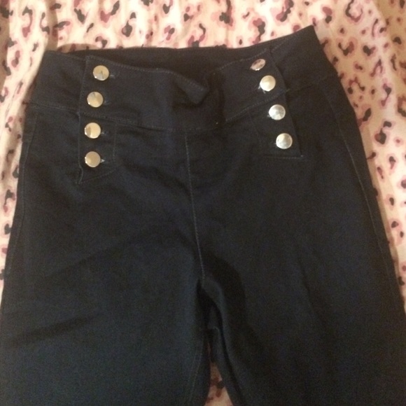 High waisted jeans.