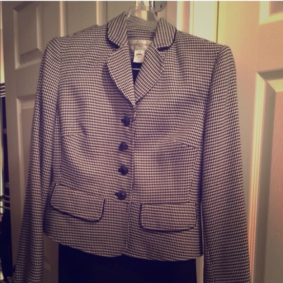 Cute skirt set and jacket set.