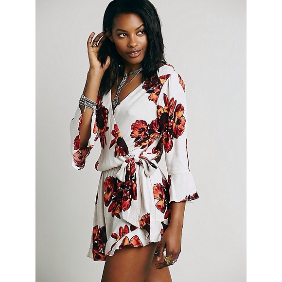 Free People Dresses & Skirts - Free People all the right ruffles romper size XS