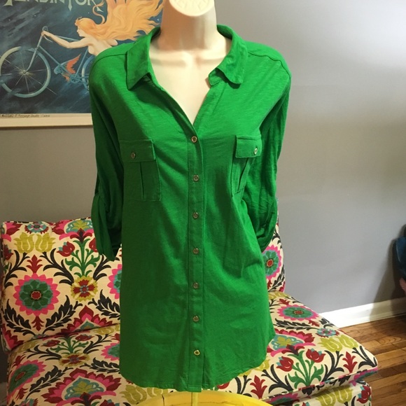 Lovely Kelly Green Knit Blouse NWT