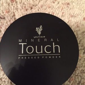 Younique organza pressed mineral powder