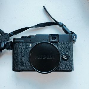 FUJIFILM X10 Digital Camera