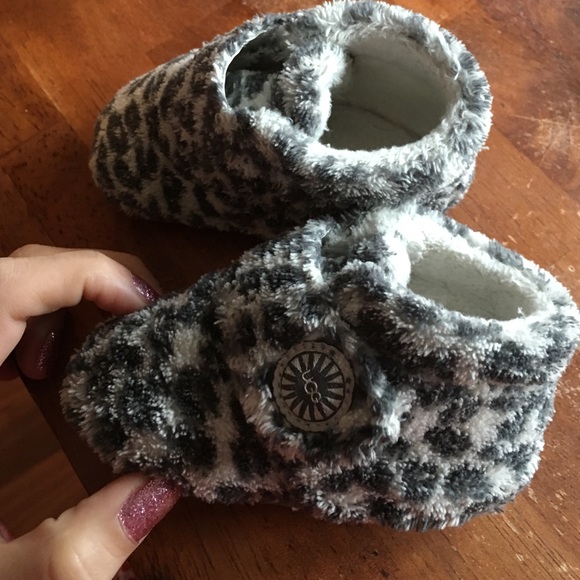 Baby Uggs size 2/3