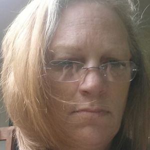 Meet your Posher, Lora