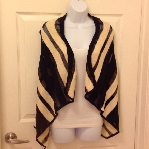 🆕 New Listing! Black Taupe Vest Sweater
