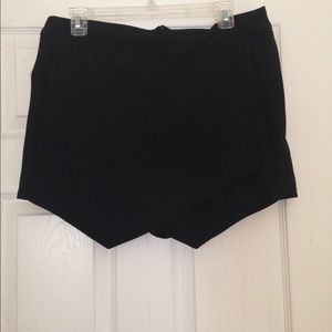 Envelope black skort