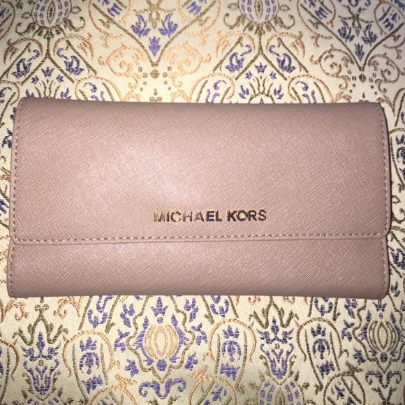 Michael Kors Handbags - Michael Kors Jet Set Travel Checkbook Wallet