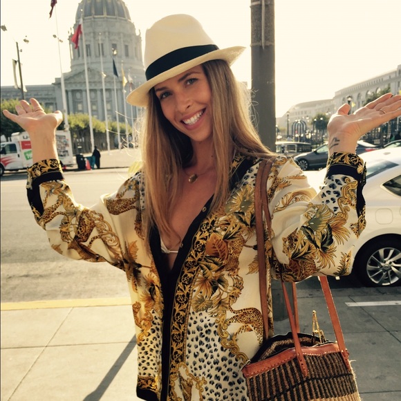 Meet Your Posher - Picture 4 of 4