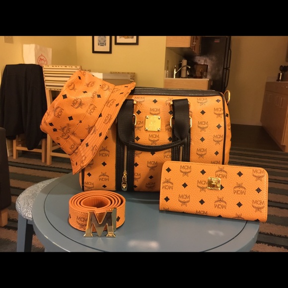 Purse, hat, Belt, and wallet
