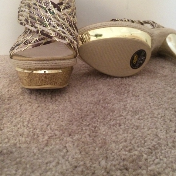 Gold Heels - Picture 3 of 4