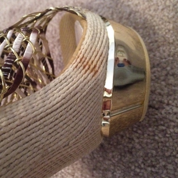 Gold Heels - Picture 4 of 4