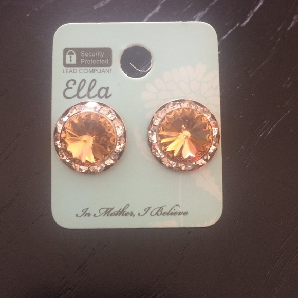 Crystal stone earrings