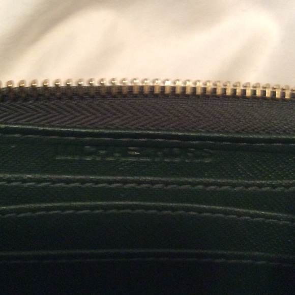 Hunter green Michael Kors wallet - Picture 4 of 4