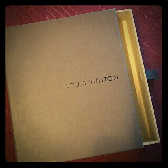 LV wallet box