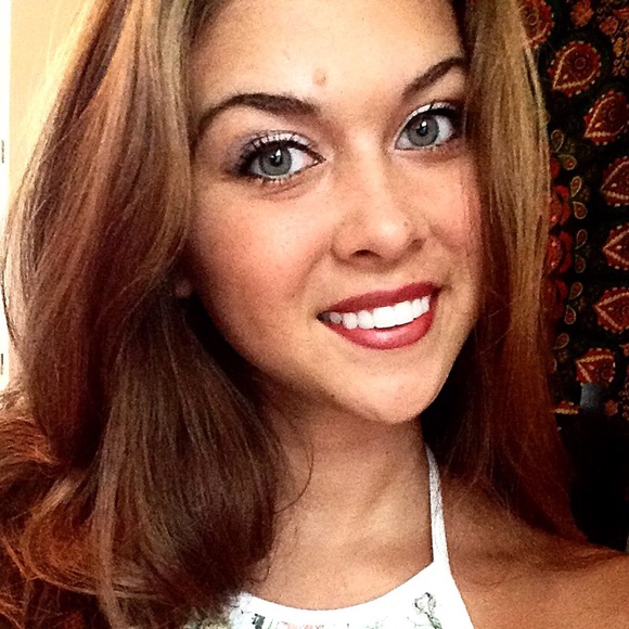 Meet your Posher, Elyssa - Picture 1 of 1