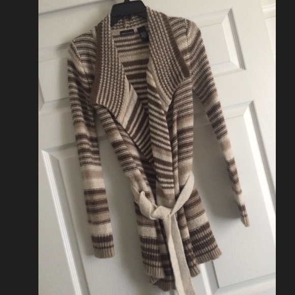 Striped tan sweater - Picture 1 of 1