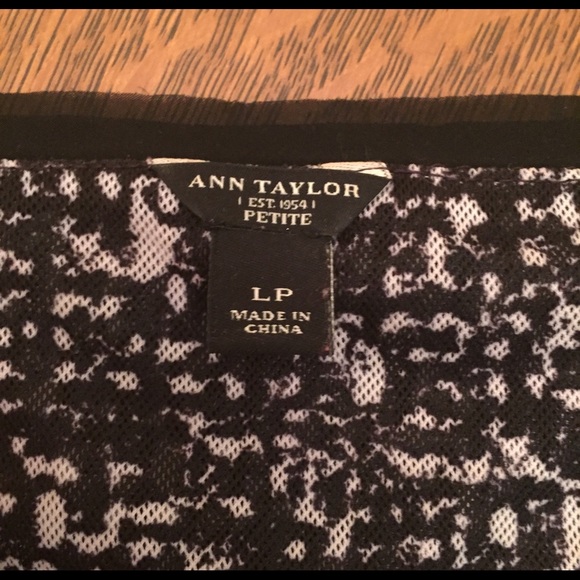 ❌SOLD❌Ann Taylor sequined top - Picture 3 of 4