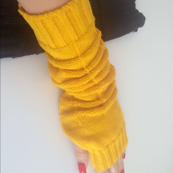 Fingerless gloves - Picture 3 of 3