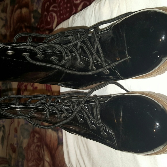 Boots - Picture 3 of 3